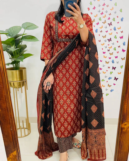 Look straight out of a dreamy movie set as you turn around and walk in this elegant flaired suit (WARED422)