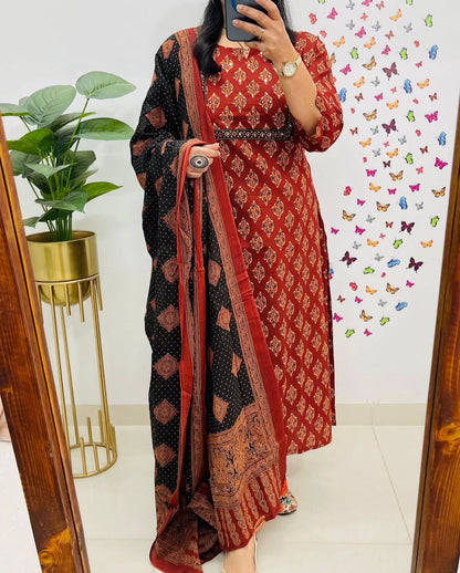 Look straight out of a dreamy movie set as you turn around and walk in this elegant flaired suit (WARED422)
