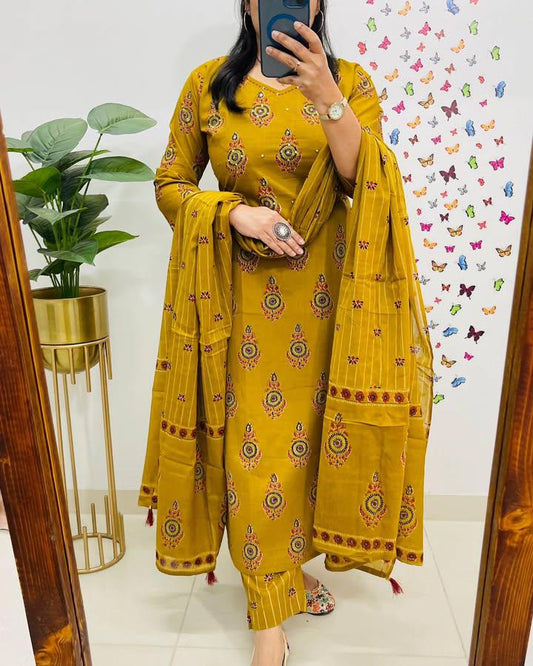 🌹🌹Pure fine Cotton fabric Embroidery Work Kurti with Pant with cotton 100-100 Dupatta🌹(WARED427)
