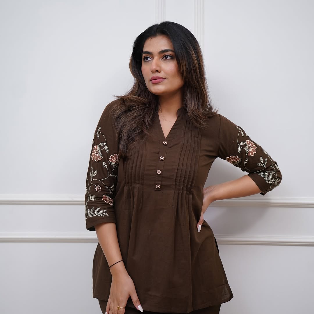 Beautiful embroidery sequence work and printex work that provides you more attractive look...