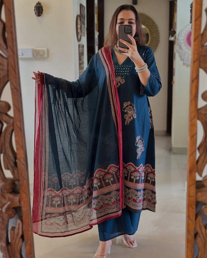 HEVAY DIMOND COTTON FABRIC NECK EMBROIDERY WORK AND PLITES ON YOKE🍃🍁💖(WARED23) 01