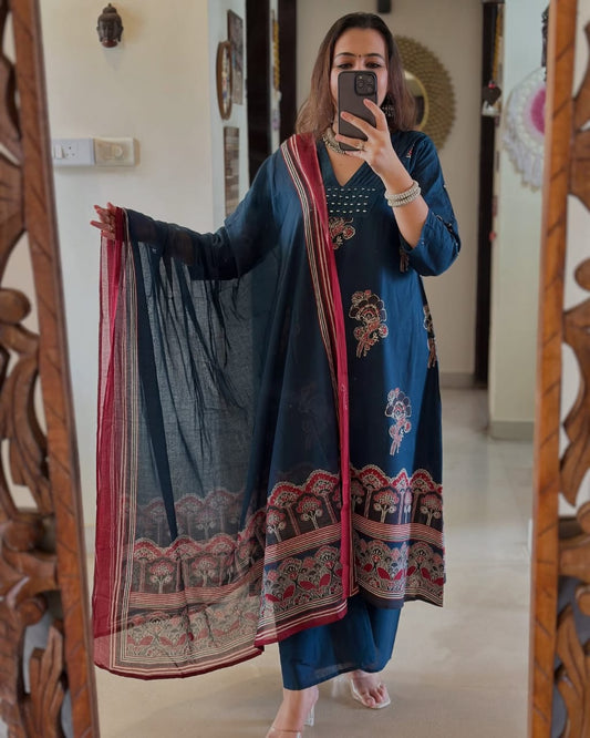 HEVAY DIMOND COTTON FABRIC NECK EMBROIDERY WORK AND PLITES ON YOKE🍃🍁💖(WARED23) 01