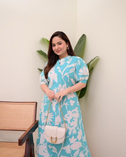 It is decorated with beautiful buttons and amazing floral prints.(WACD133)