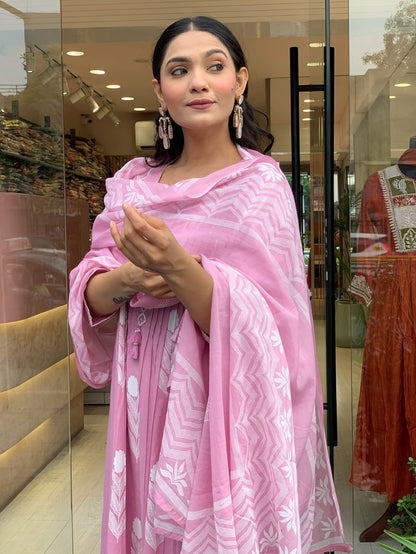 🌹🌹Pure fine Cotton fabric  Kurti with Pant with cotton 100-100 Dupatta🌹🌹 (SWRED605)