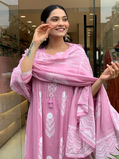 🌹🌹Pure fine Cotton fabric  Kurti with Pant with cotton 100-100 Dupatta🌹🌹 (SWRED605)