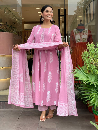 🌹🌹Pure fine Cotton fabric  Kurti with Pant with cotton 100-100 Dupatta🌹🌹 (SWRED605)