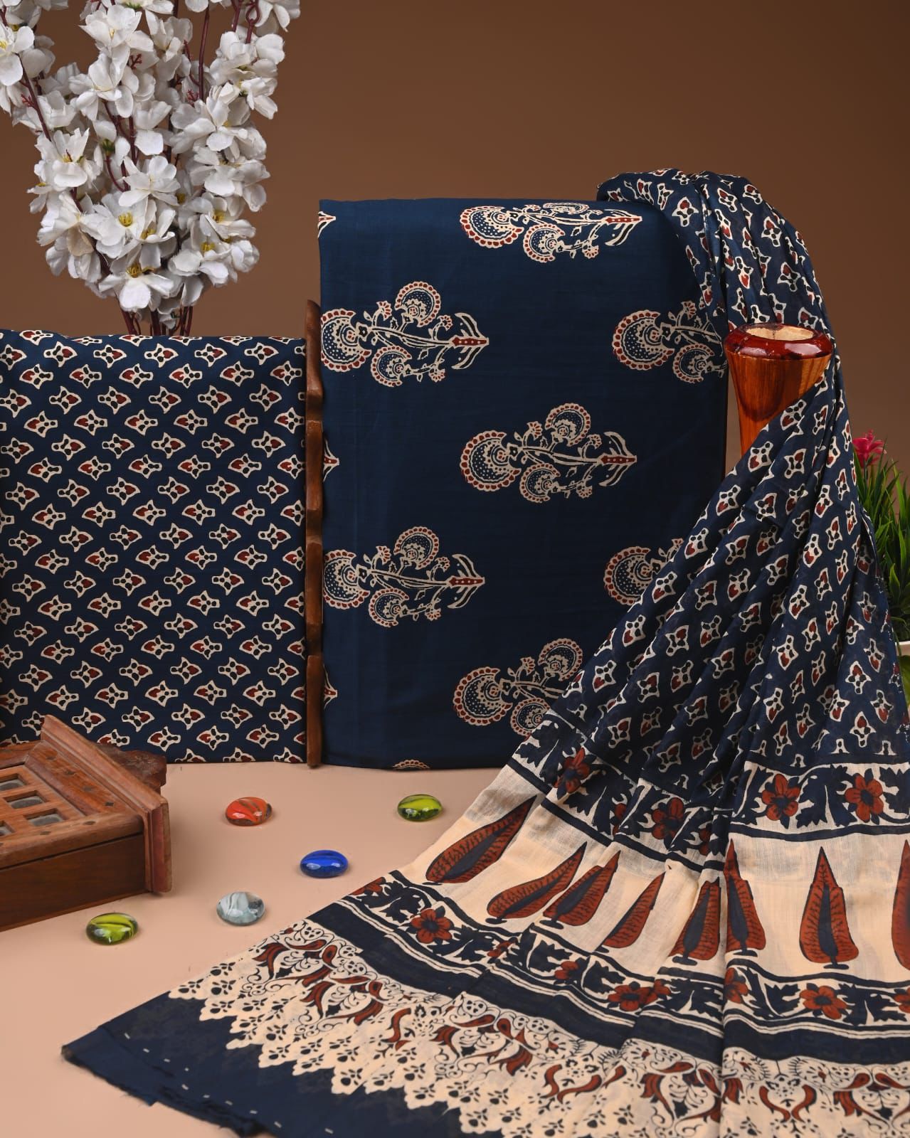 ELEGANT HAND BLOCK PRINT COTTON SUIT SET WITH MULMUL DUPATTA(WACOTMU05)