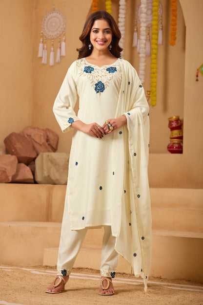 Featuring beautiful Heavy Suit Set which is beautifully decorated Embroidered🪡. (RRRD09)