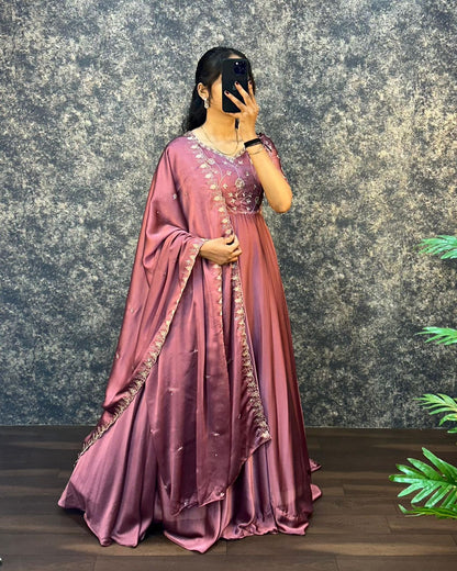 Featuring beautiful Heavy Gown with duppata Set which is beautifully decorated Embroidered🪡and Hand work. (RRRD03)