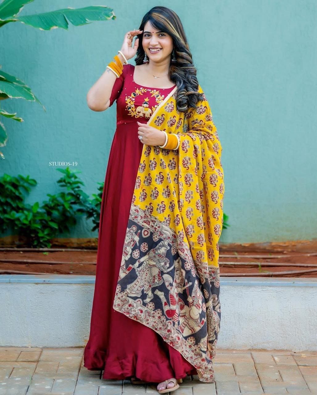 Featuring beautiful Heavy Suit Set which is beautifully decorated with intricate hand elephant 🐘 embroidery work, Zari weaving .  (RRRD14)