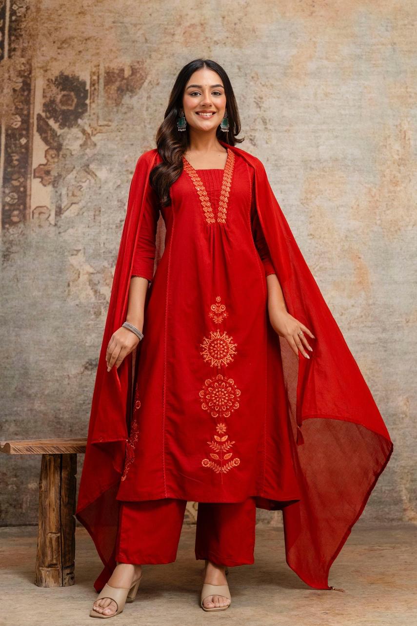 Featuring beautiful Heavy Set which is beautifully decorated All over Handwork🪡on suit and digital print. (SWDH03)