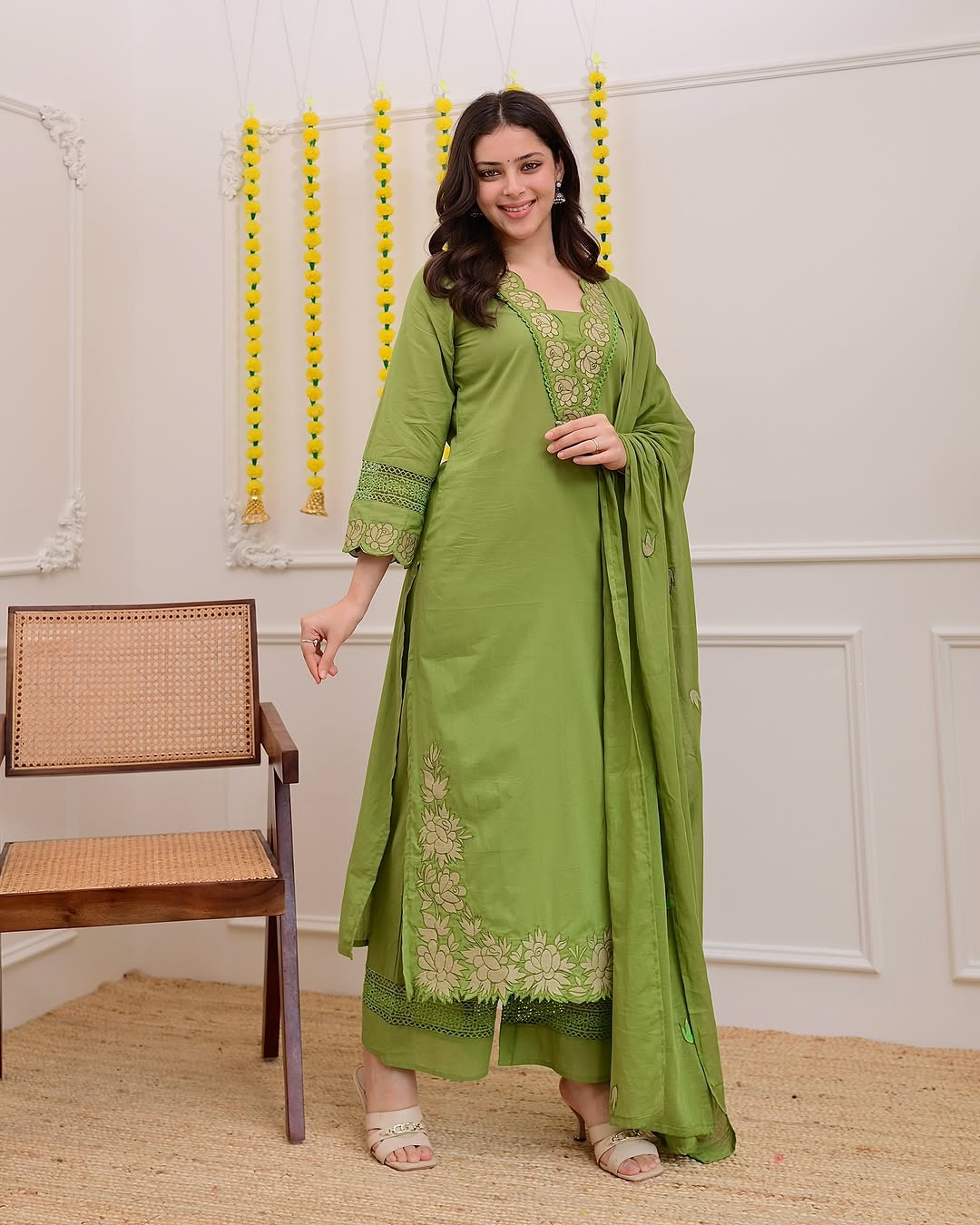 Look straight out of a dreamy movie set as you turn around and walk in this elegant flaired suit! The perfect of traditional wear. (SWSK02)