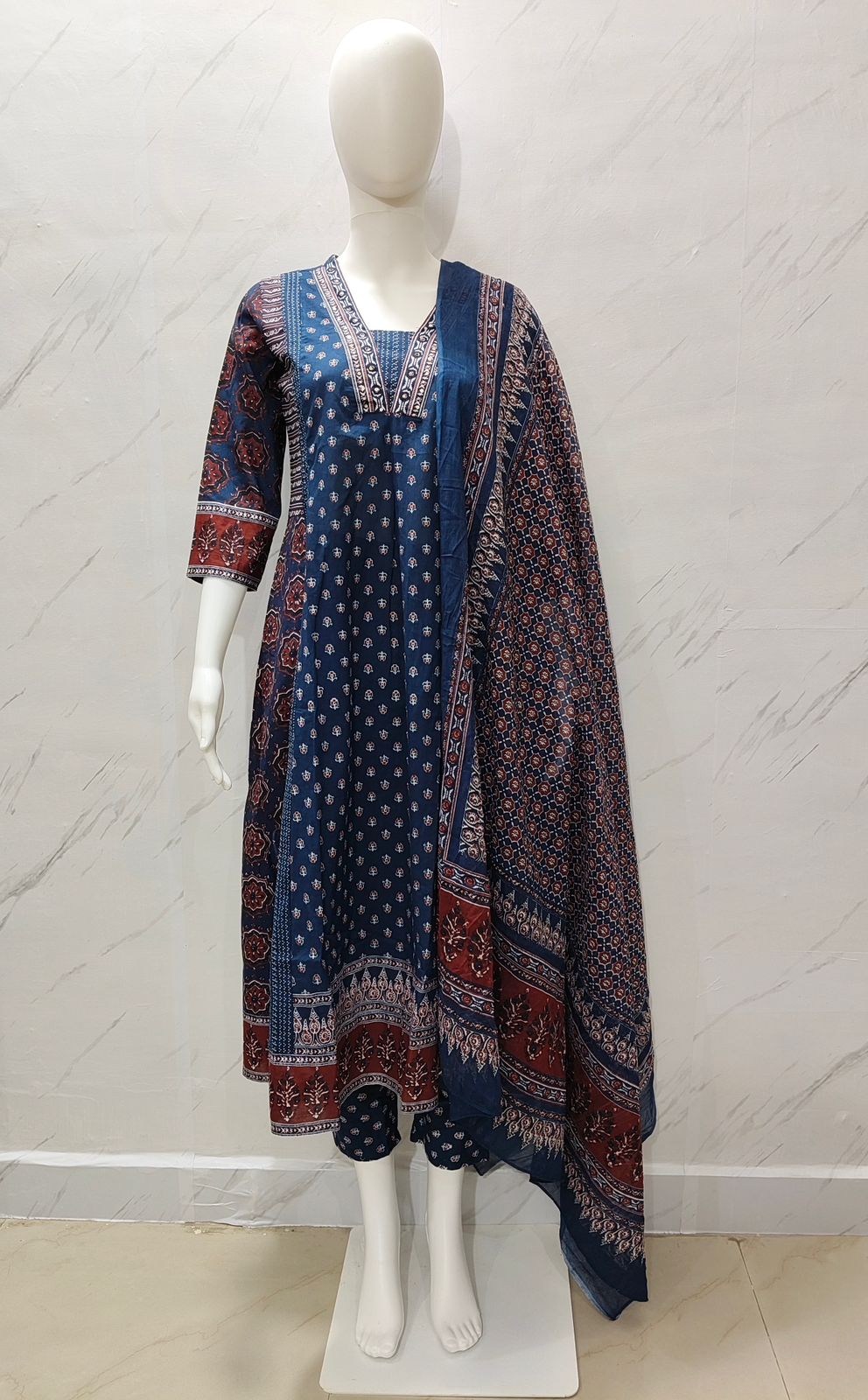 New stylish and affordable beautiful look straight set with beautiful print and fabric pure Cotton💃💃 (SWSK06)