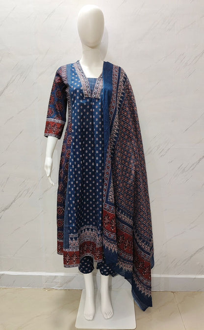 New stylish and affordable beautiful look straight set with beautiful print and fabric pure Cotton💃💃 (SWSK06)