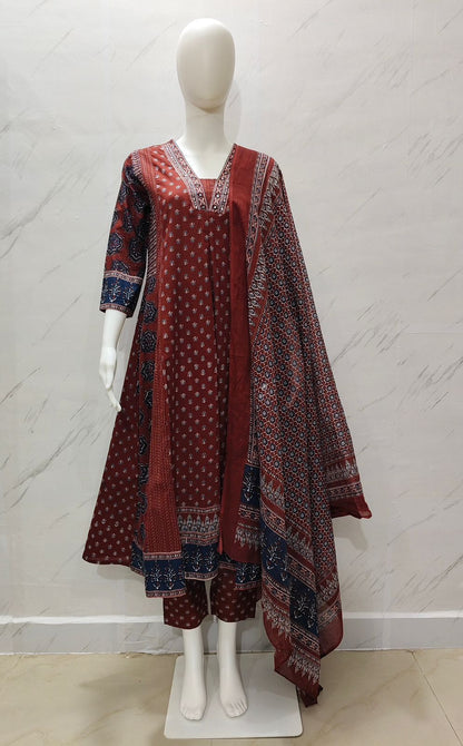 New stylish and affordable beautiful look straight set with beautiful print and fabric pure Cotton💃💃 (SWSK06)