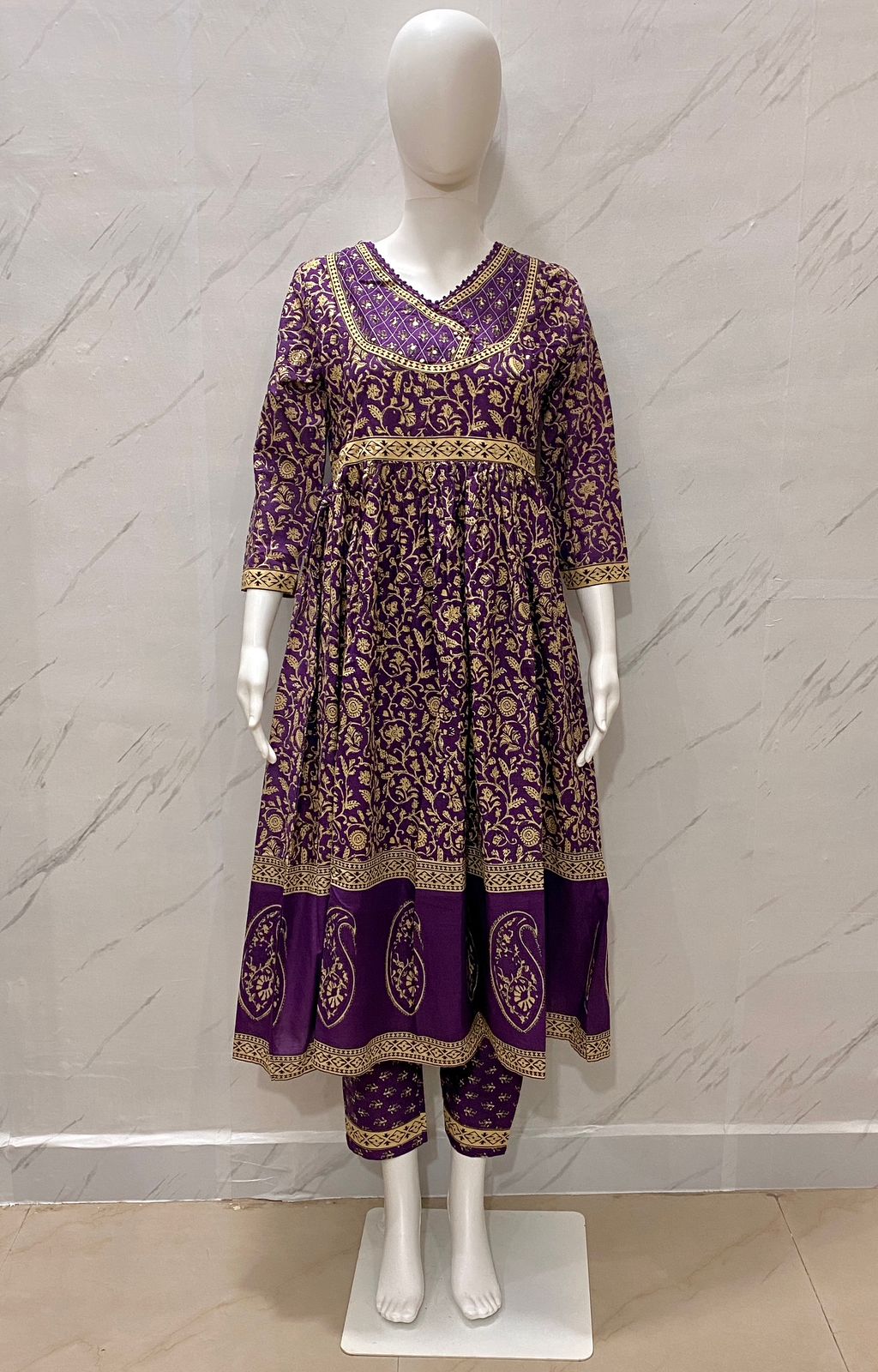 New stylish and affordable beautiful look straight set with beautiful print and fabric pure Cotton💃💃 (SWSK09)