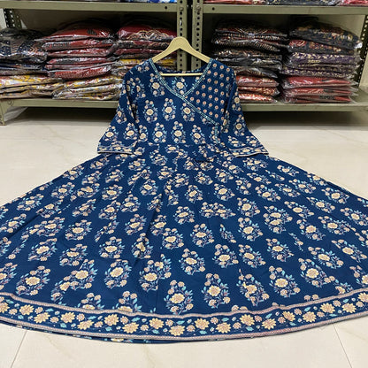 New stylish and affordable beautiful look straight set with beautiful print and fabric pure Cotton💃💃 (SWSK10)
