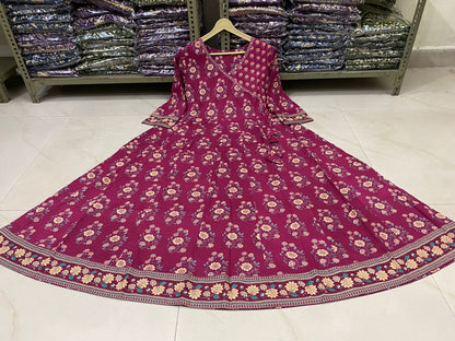 New stylish and affordable beautiful look straight set with beautiful print and fabric pure Cotton💃💃 (SWSK10)