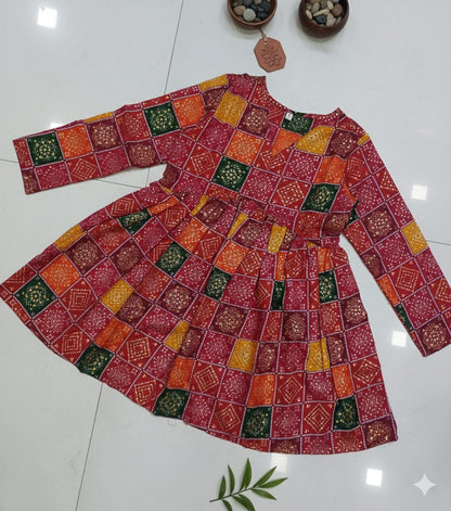 Featuring beautiful Heavy Suit Set which is beautifully decorated foil🌼 Work🪡. (RRD01)