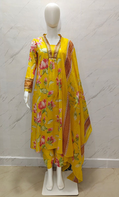 New stylish and affordable beautiful look straight alia cut set with beautiful print and fabric pure Cotton💃💃(SWSK14)