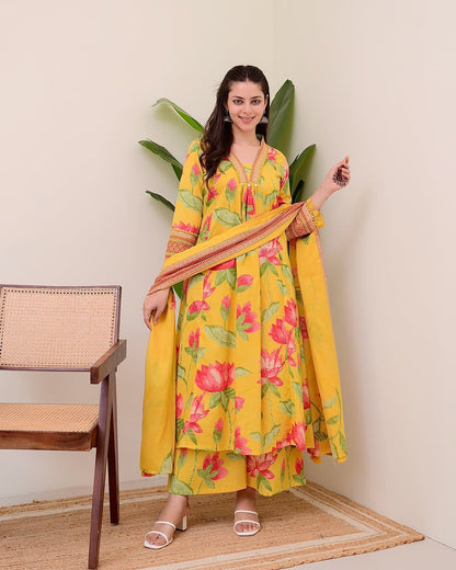 New stylish and affordable beautiful look straight alia cut set with beautiful print and fabric pure Cotton💃💃(SWSK14)