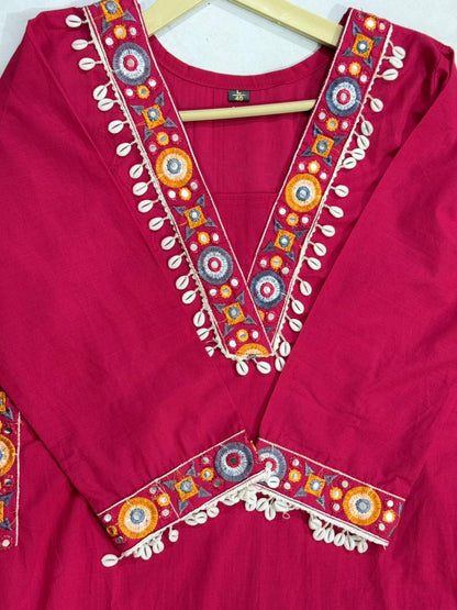 Flaunt the amazing pink RANI  color of this suit in your upcoming festivities. The divine and luxurious fabric (SWSK23)