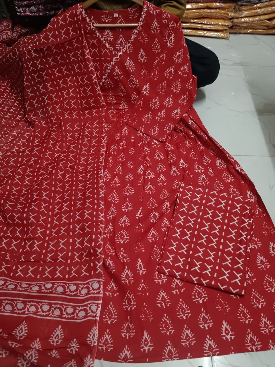 Look straight out of a dreamy movie set as  you turn around and walk in this Angrakha suit ! The perfect of traditional wear (SWSK25)