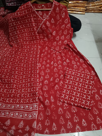 Look straight out of a dreamy movie set as  you turn around and walk in this Angrakha suit ! The perfect of traditional wear (SWSK25)