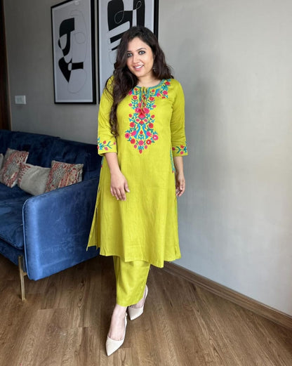 Get your hands on our beautiful off-white kurti with intricate thread aari work detailing in bright tone perfect for any auspicious occasion. (SWSK27)