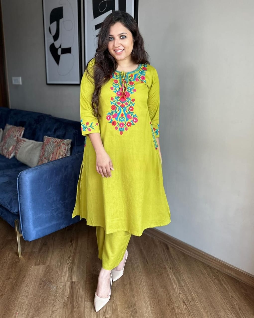 Get your hands on our beautiful off-white kurti with intricate thread aari work detailing in bright tone perfect for any auspicious occasion. (SWSK27)