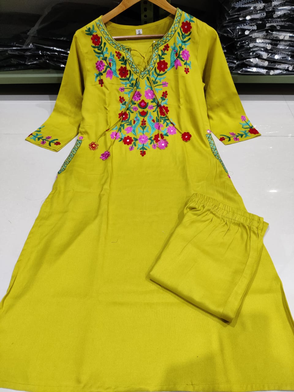 Get your hands on our beautiful off-white kurti with intricate thread aari work detailing in bright tone perfect for any auspicious occasion. (SWSK27)