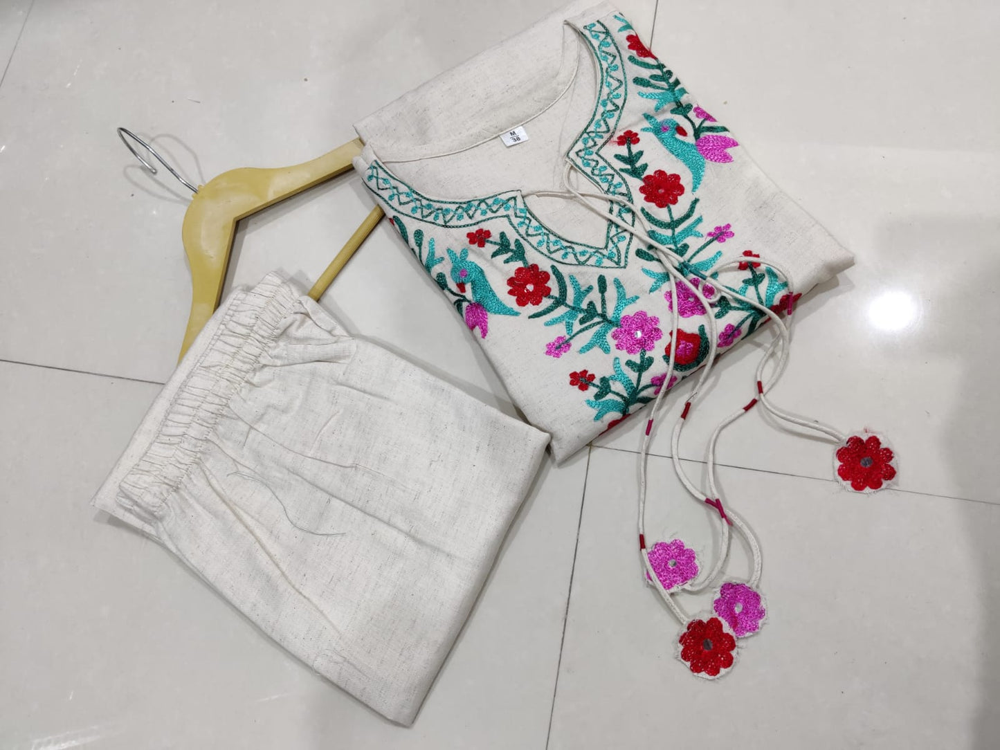 Get your hands on our beautiful off-white kurti with intricate thread aari work detailing in bright tone perfect for any auspicious occasion. (SWSK27)