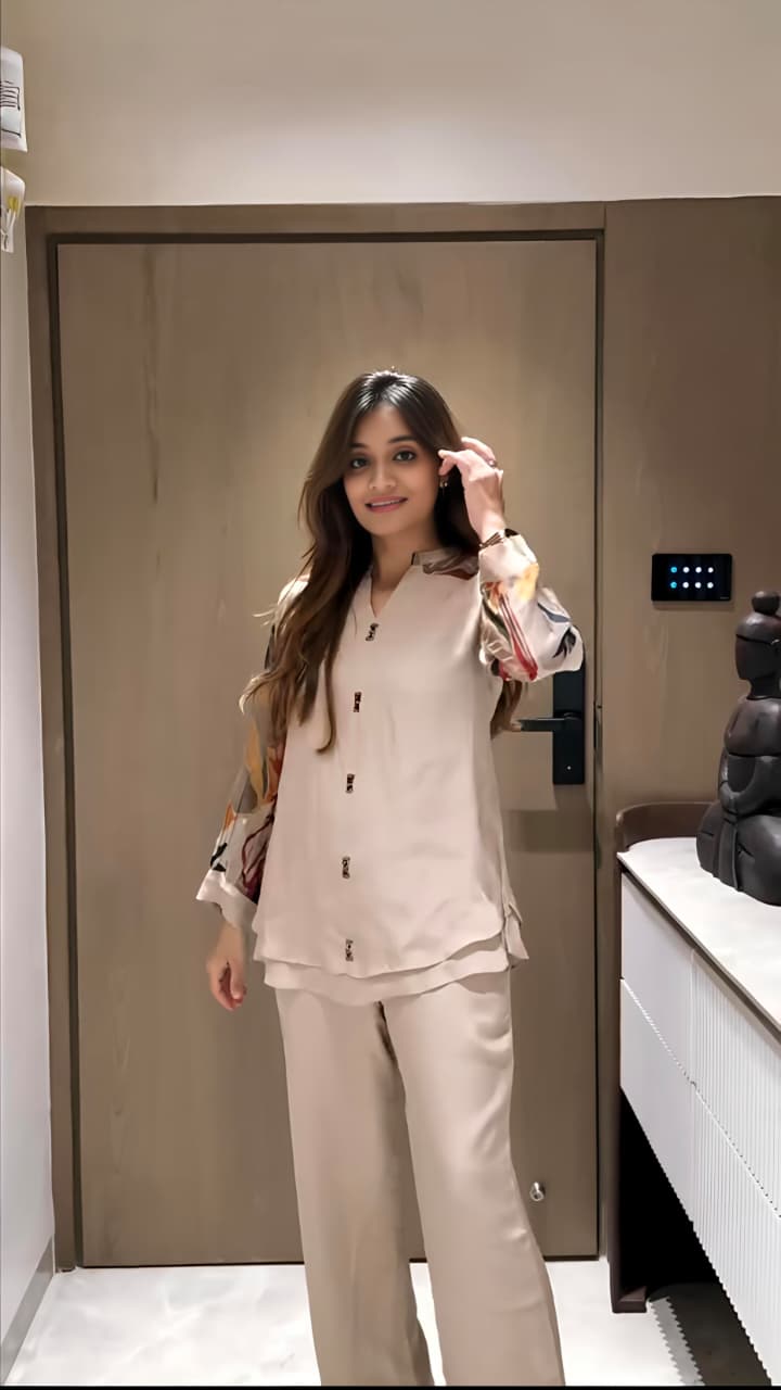 New to our smart premium woven cotton co-ord set with Beautiful Fox Georgette sleeves that's perfect for work to vacation (RD027)