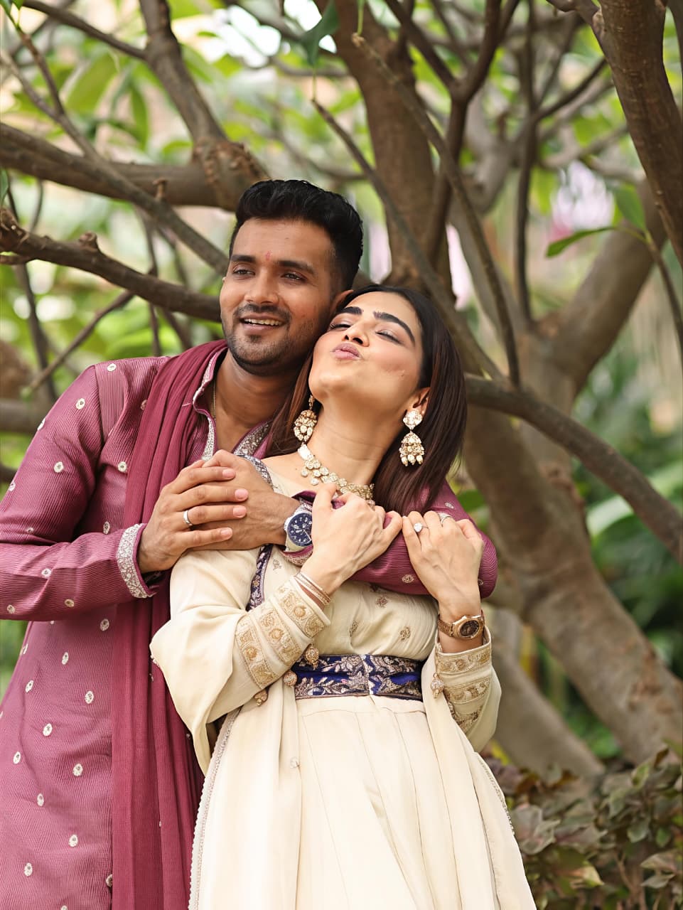 NEW LAUNCHING 3 PIECE SUIT SET WITH BEAUTIFUL YOKE (RRRD32)