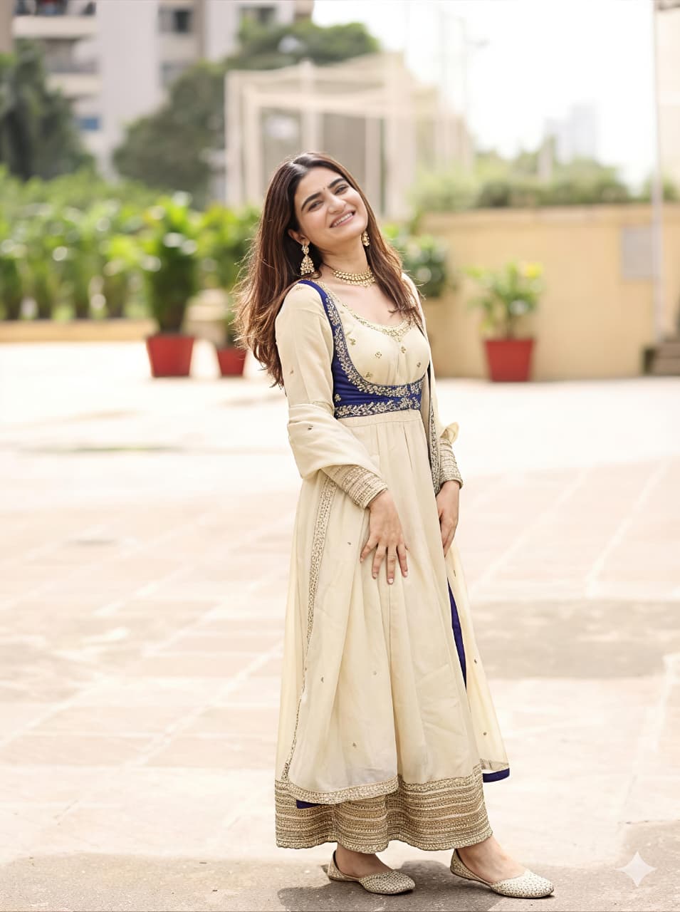 NEW LAUNCHING 3 PIECE SUIT SET WITH BEAUTIFUL YOKE (RRRD32)