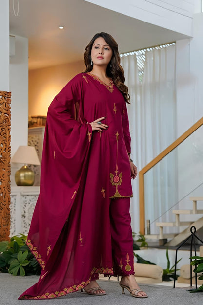 🌹🌹 fine Cotton fabric with beautiful embroidery on neck, sleeves, Kurti with embroidered plazo with both side pockets on pant🌹🌹SWSK56)