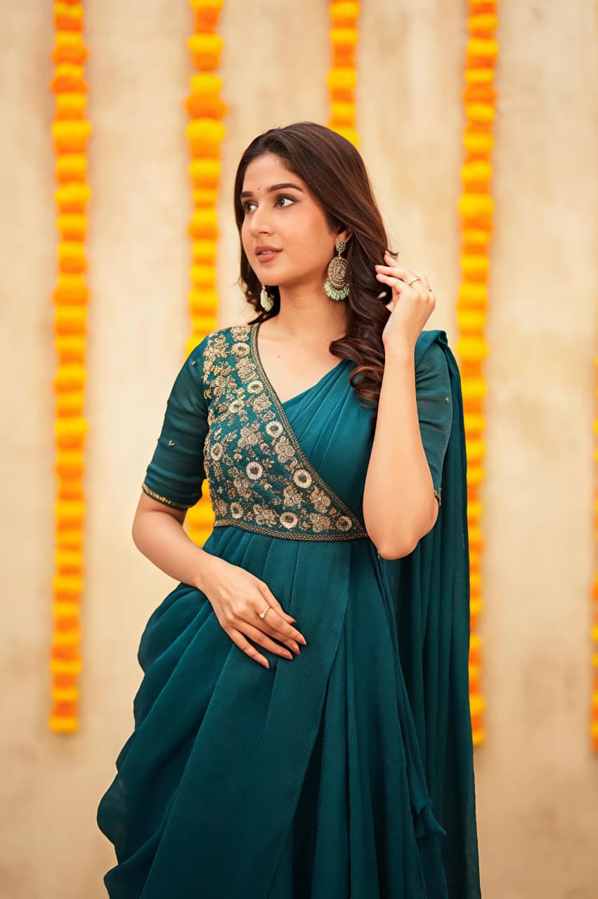 Look As Charming As  This Beautiful Unique Style Pre-Draped  Saree-anakarli With Beautiful Embroidery, Blouse Epitomizes Party-Ready Chic. (RRRD37))