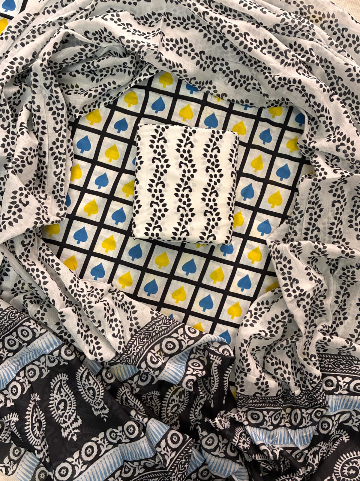 ELEGANT HAND BLOCK PRINT COTTON SUIT SET WITH MULMUL DUPATTA(WACOTMU44)