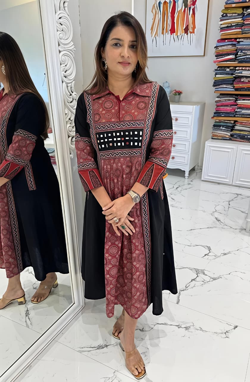 Looking effortlessly stylish in this versatile cotton kurti (RD54)