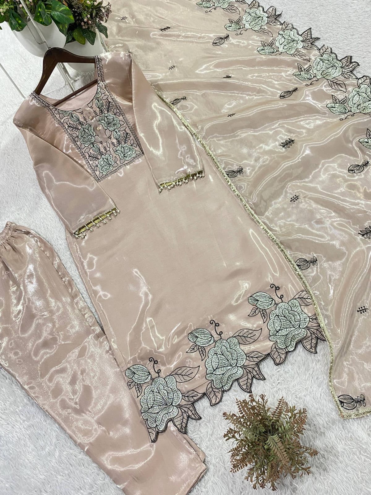 DESIGNER EMBROIDERED CUT WORKED SUIT* (RD72)