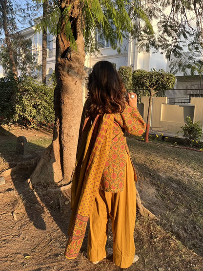 Women’s Premium Cotton Printed Kurta Pant & Dupatta Set – Mustard Floral Print (RD79)