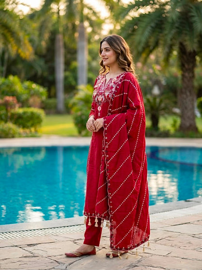 🌸 Elegant Embroidered Kurta Set with Flowing Dupatta ✨ (RRRD68)