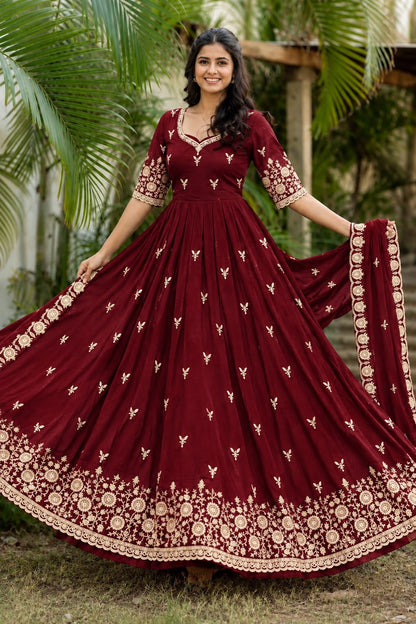 ✨ Elegant Anarkali Gown with Intricate Floral Embroidery 🌸 (RRRD69)