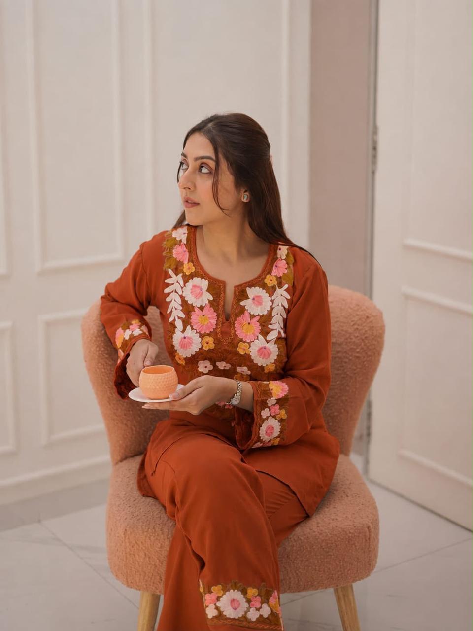 🧶work- embroidery 🪡 🪡 🪡 work on kurti front and pant and kurti border👗👗👗👗 (SWSK78)