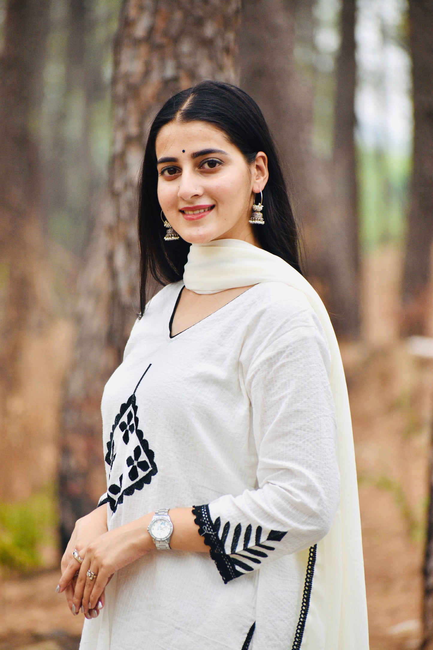 *We are here to spread some magic to your ethnic Heavy cotton katha work and embroidery 🪡 work and beautiful lace work .(SWRED06)